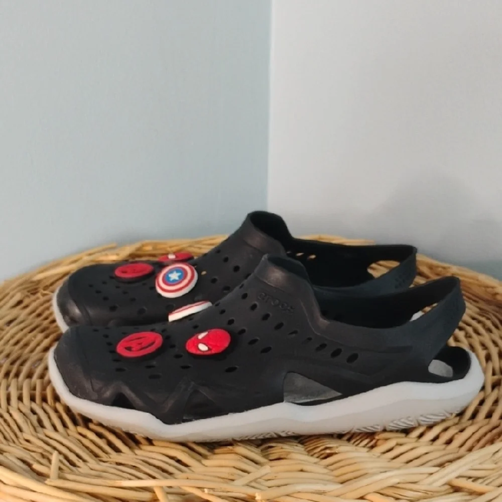 CROCS Kid Black Marvel Superhero Water Shoes Sandals Size 4 M Avengers Movie